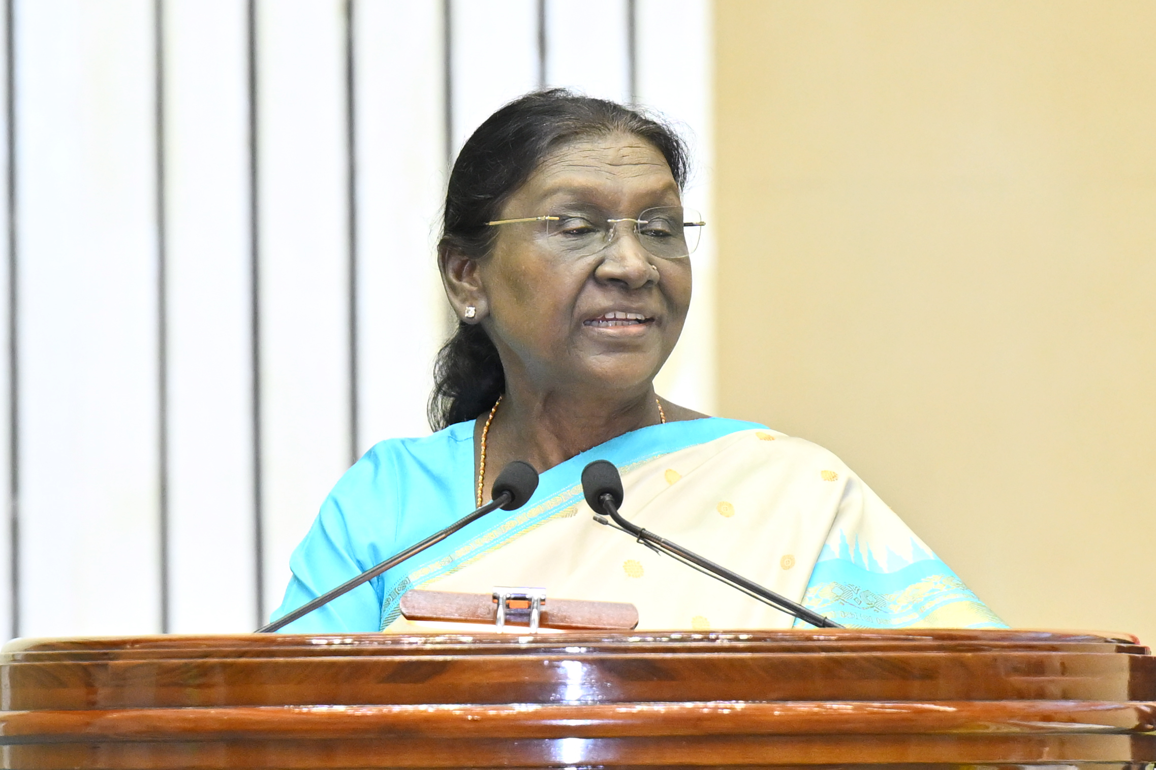 भारत की राष्ट्रपति श्रीमती द्रौपदी मुर्मु का शिक्षक दिवस के अवसर पर राष्ट्रीय पुरस्कार समारोह में सम्बोधन (HINDI)