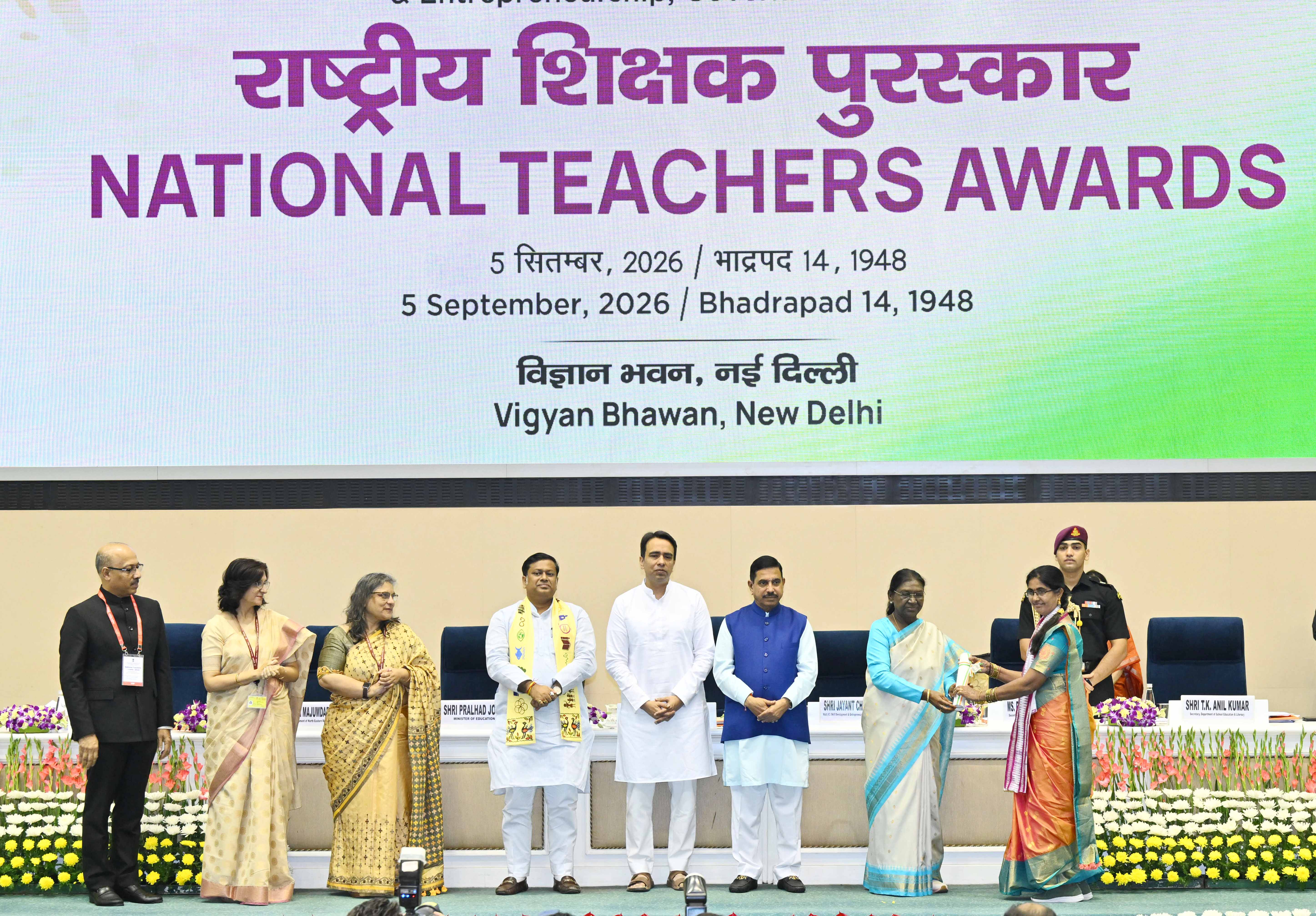 President Droupadi Murmu presents National Awards to teachers on the occasion of Teachers’ Day in New Delhi on 5 Sept 2026  