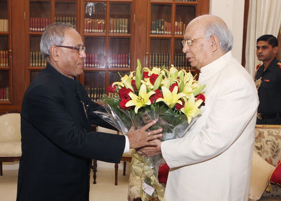 Shri HR Bhardwaj Governor of Karnataka calling on the President of India, Shri Pranab Mukherjee at Rashtrapati Bhavan in New Delhi on August 20, 2012.