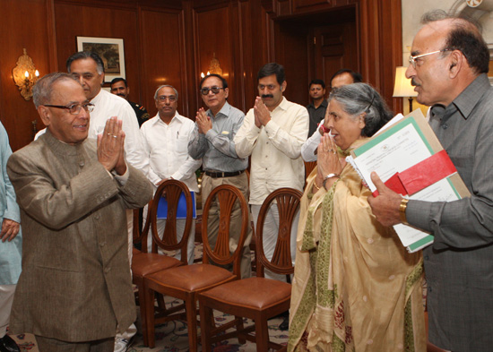 Shri Anand Sharma, Minister of Commerce & Industry, Himachal Pradesh calling on the President of India, Shri Pranab Mukherjee at Rashtrapati Bhavan in New Delhi on August 22, 2012.