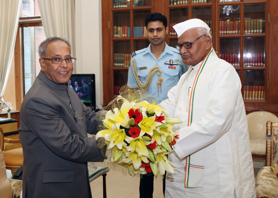 The Governor of Madhya Pradesh, Shri Ram Naresh Yadav calling on the President of India, Shri Pranab Mukherjee at Rashtrapati Bhavan in New Delhi on August 23, 2012.