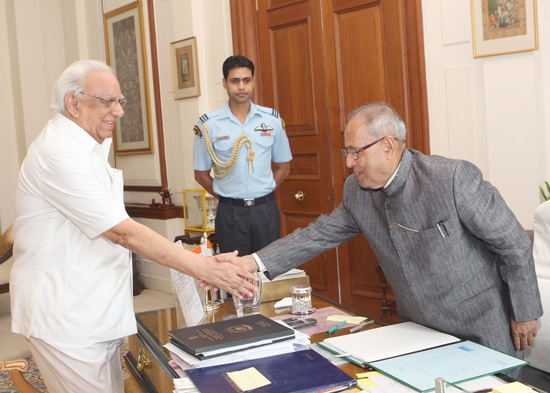 The Chairman of the National Manufacturing Competitiveness Council, Dr. V.Krishnamurthy calling on the President of India, Shri Pranab Mukherjee at Rashtrapati Bhavan in New Delhi on August 27, 2012.