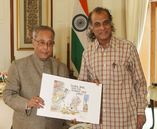 A delegation of Cartoonists from various news papers based on Delhi called on the President of India, Shri Pranab Mukherjee at the Rashtrapati Bhavan in New Delhi September 1, 2012.