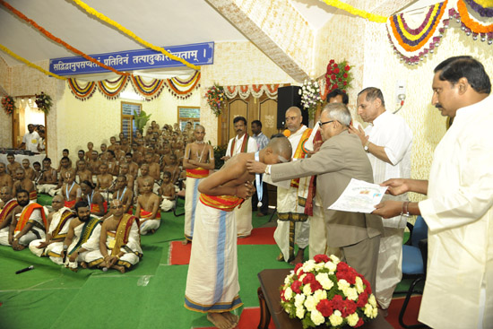 The President of India, Shri Pranab Mukherjee conferring the award to meritorious students of S.V.Vedapatasala Dharmagiri at Tirupati on September 9, 2012. Also seen is the Governor of Andhra Pradesh, Shri E.S.L. Narasimhan and Chief Minister of Andhra Pr