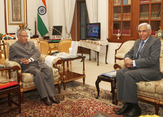 The Comptroller and Auditor General, Shri Vinod Rai calling on the President of India, Shri Pranab Mukherjee at Rashtrapati Bhavan in New Delhi on September 13, 2012.