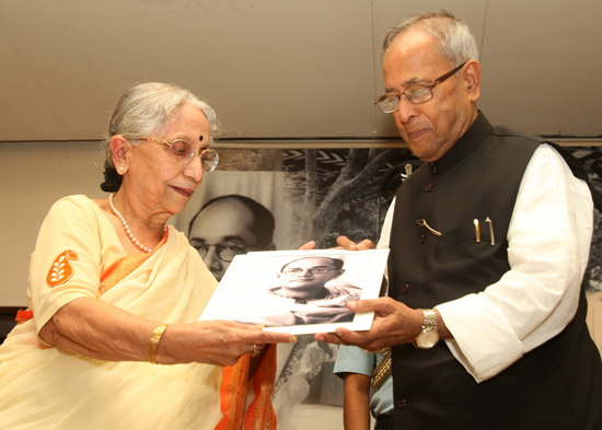 The President of India, Shri Pranab Mukherjee, going around the Netaji Research Bureau, 38/2, Lala Lajpat Rai Sarani at Kolkata in West Bengal on September 15, 2012.