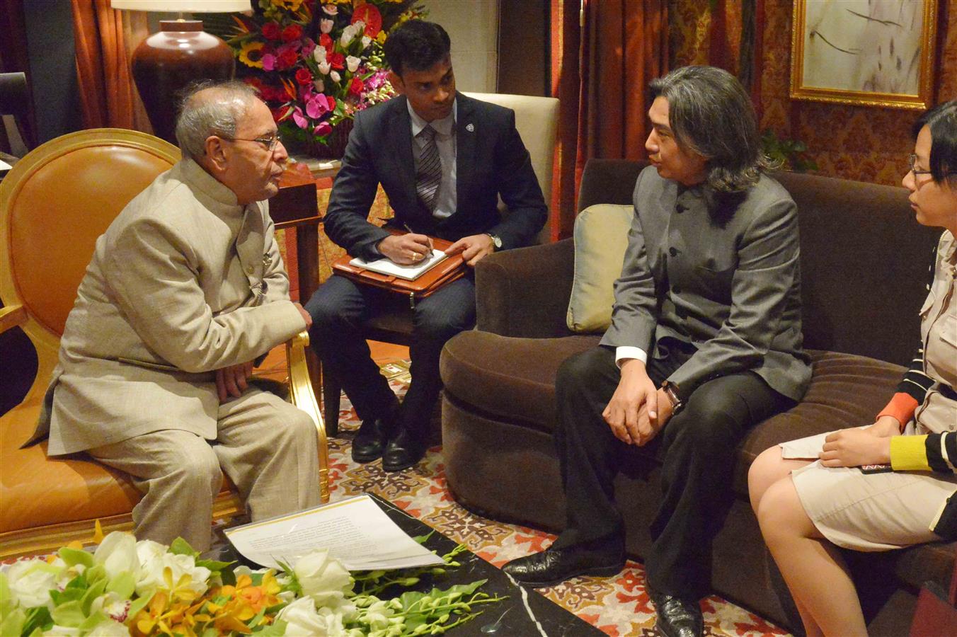 The President of the Chinese Academy of Sculpture, Dr. Wu Weishan calling on the President of India, Shri Pranab Mukherjee at St Regis Hotel in Beijing, People’s Republic of China on May 25, 2016. 