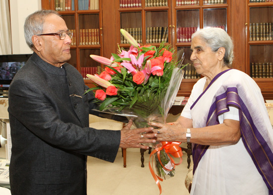 The Governor of Gujarat, Dr. Shrimati Kamla calling on the President of India, Shri Pranab Mukherjee on August 6, 2012.