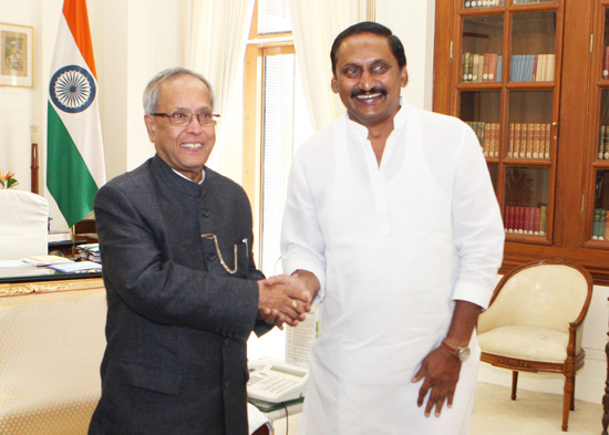 The Chief Minister of Andhra Pradesh, Shri N.Kiran Kumar Reddy calling on the President of India, Shri Pranab Mukherjee on August 6, 2012.