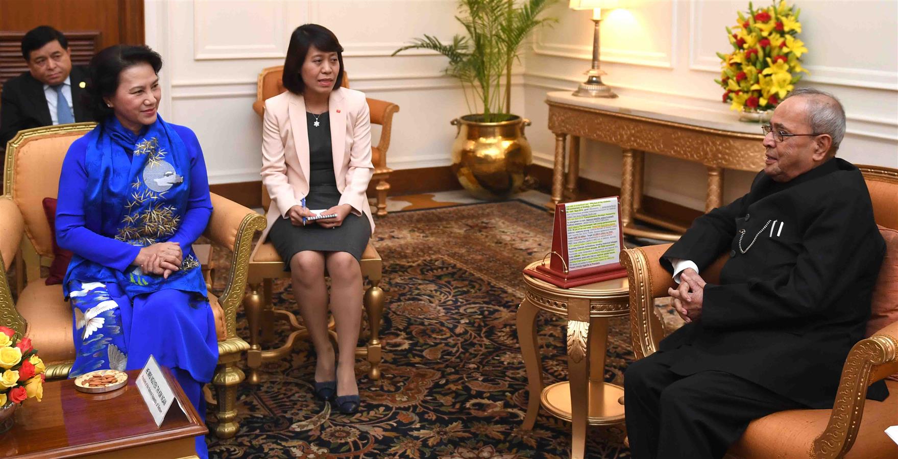 The Chairperson of the National Assembly of Vietnam, H.E. Mrs. Ngyun Thi Kim Ngan calling on the President of India, Shri Pranab Mukherjee at Rashtrapati Bhavn on December 10, 2016. 