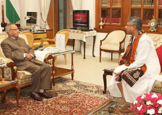 Prof.Sushanta Dattagupta Vice Chancellor Visva Bharati Santiniketan, calling on the President of India, Shri Pranab Mukherjee at Rashtrapati Bhavan in New Delhi on August 18, 2012.