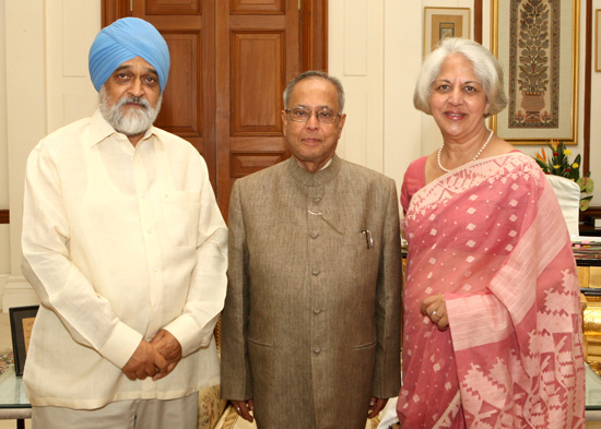 Smt.& Shri Montek Singh Ahluwalia Deputy Chairman Planning Commission calling on the President of India, Shri Pranab Mukherjee at Rashtrapati Bhavan in New Delhi on August 22, 2012.