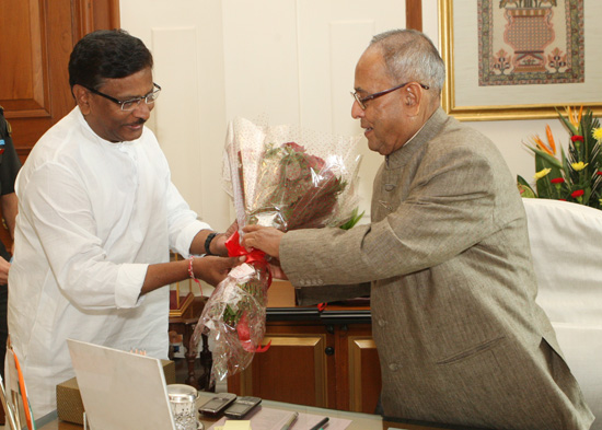 Shri Kasu Venkata Krishna Reddy, Minister of Cooperation, Andhra Pradesh calling on the President of India, Shri Pranab Mukherjee at Rashtrapati Bhavan in New Delhi on August 22, 2012.