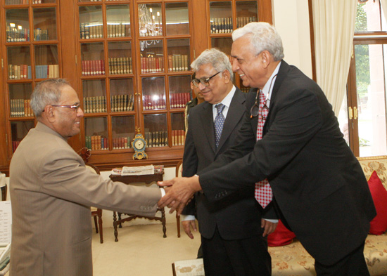 The Economic Advisor to Prime Minister of Bangladesh, Dr. Mashiur Rahman and the Advisor on International Affairs, Bangladesh, Dr. Gowher Rizvi calling on the President of India, Shri Pranab Mukherjee at Rashtrapati Bhavan on September 6, 2012.