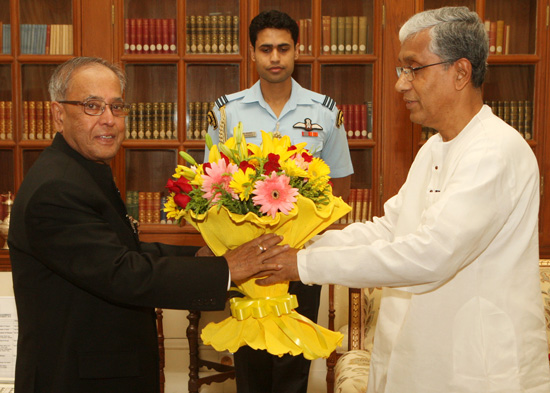 The Chief Minister of Tripura, Shri Manik Sarkar calling on the President of India, Shri Pranab Mukherjee at Rashtrapati Bhavan in New Delhi on September 10, 2012.