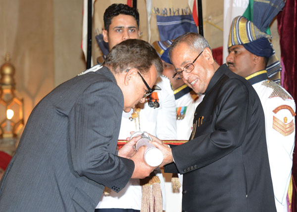 The President of India, Shri Pranab Mukherjee while presenting a Padma Awards during the Civil Investiture – II at the Durbar Hall of Rashtrapati Bhavan in New Delhi on April 26, 2014. 