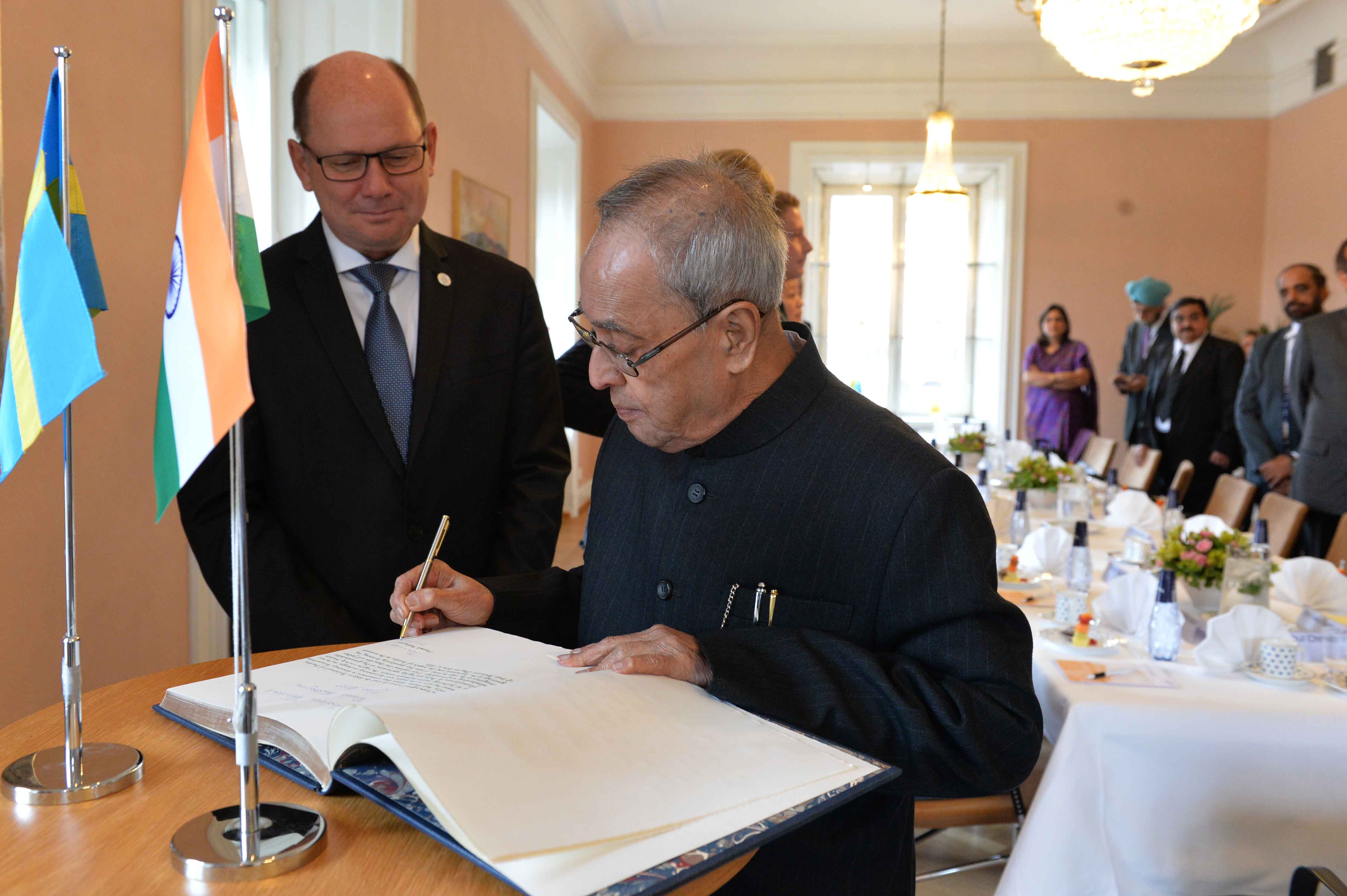 The President, Shri Pranab Mukherjee signing the visitor’s book at Riksdagen in Stockholm at Sweden on June 01, 2015. The Speaker of the Riksdag, H.E. Mr. Uban Ahlin is also seen.