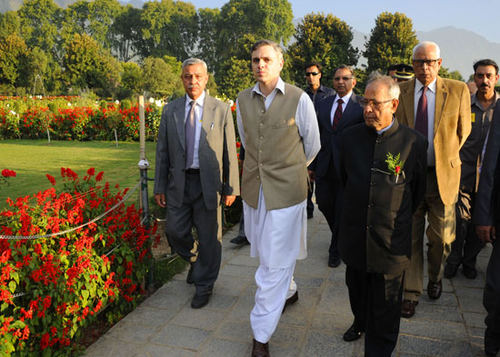 The President of India, Shri Pranab Mukherjee visiting the Nishat Garden at Srinagar in Jammu and Kashmir on September 27, 2012. He accompanied by the Governor of Jammu and Kashmir, Shri N.N. Vohra and the Chief Minister of Jammu and Kashmir, Shri Omar Ab