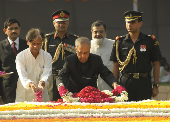 The President of India, Shri Pranab Mukherjee paying his homage at the Samadhi of Late Shri Lal Bahadur Shastri on the occasion of his 108th Birth Anniversary at Vijay Ghat in New Delhi on October 2, 2012.