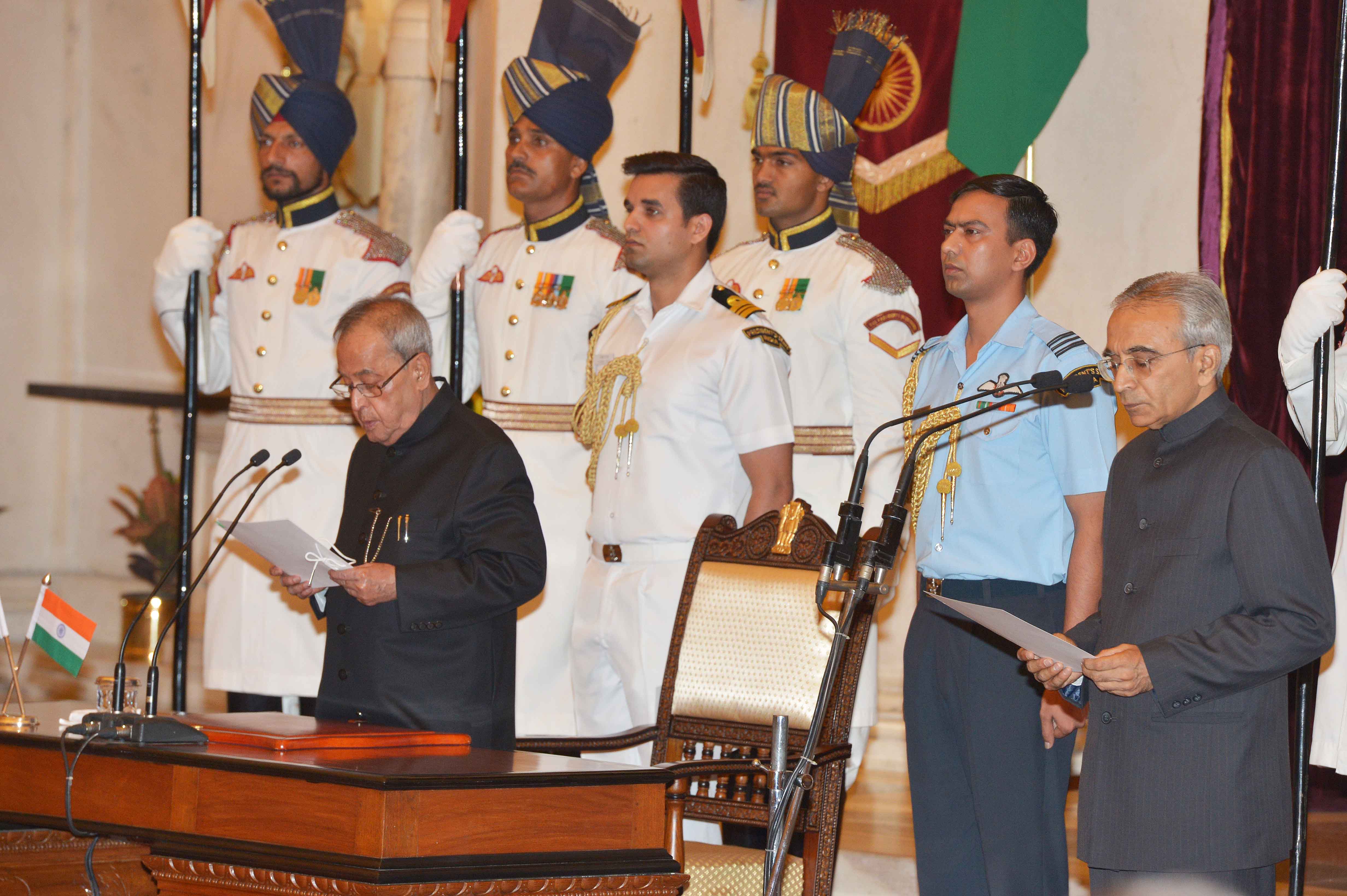 The President, Shri Pranab Mukherjee administering the oath of office to Shri Vijai Sharma as the Chief Information Commissioner at Rashtrapati Bhavan on June 10, 2015.
