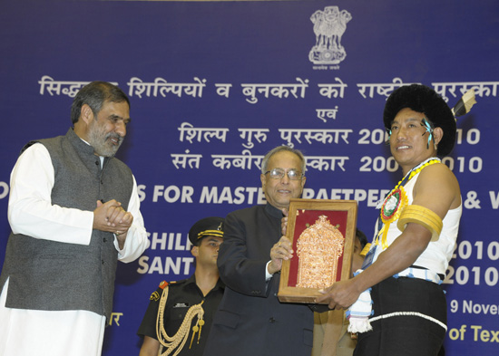 The President of India, Shri Pranab Mukherjee while presenting the Shilp Guru Awards, Sant Kabir Awards and National Awards to the Master Crafts persons and Weavers at Vigyan Bhawan in New Delhi on November 8, 2012.