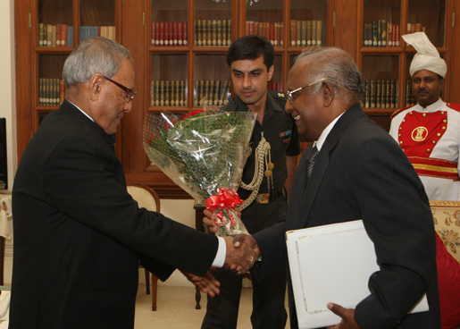 The Chairperson of the National Human Rights Commission, Shri Justice K.G. Balakrishnan calling on the President of India, Shri Pranab Mukherjee on August 4, 2012.