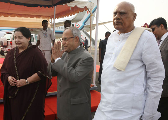 The President of India, Shri Pranab Mukherjee being received by the Governor of Tamil Nadu Dr. K. Rosaiah and the Chief Minister of Tamil Nadu Selvi J. Jayalalithaa on his arrival at Chennai Airport on November 30, 2012.