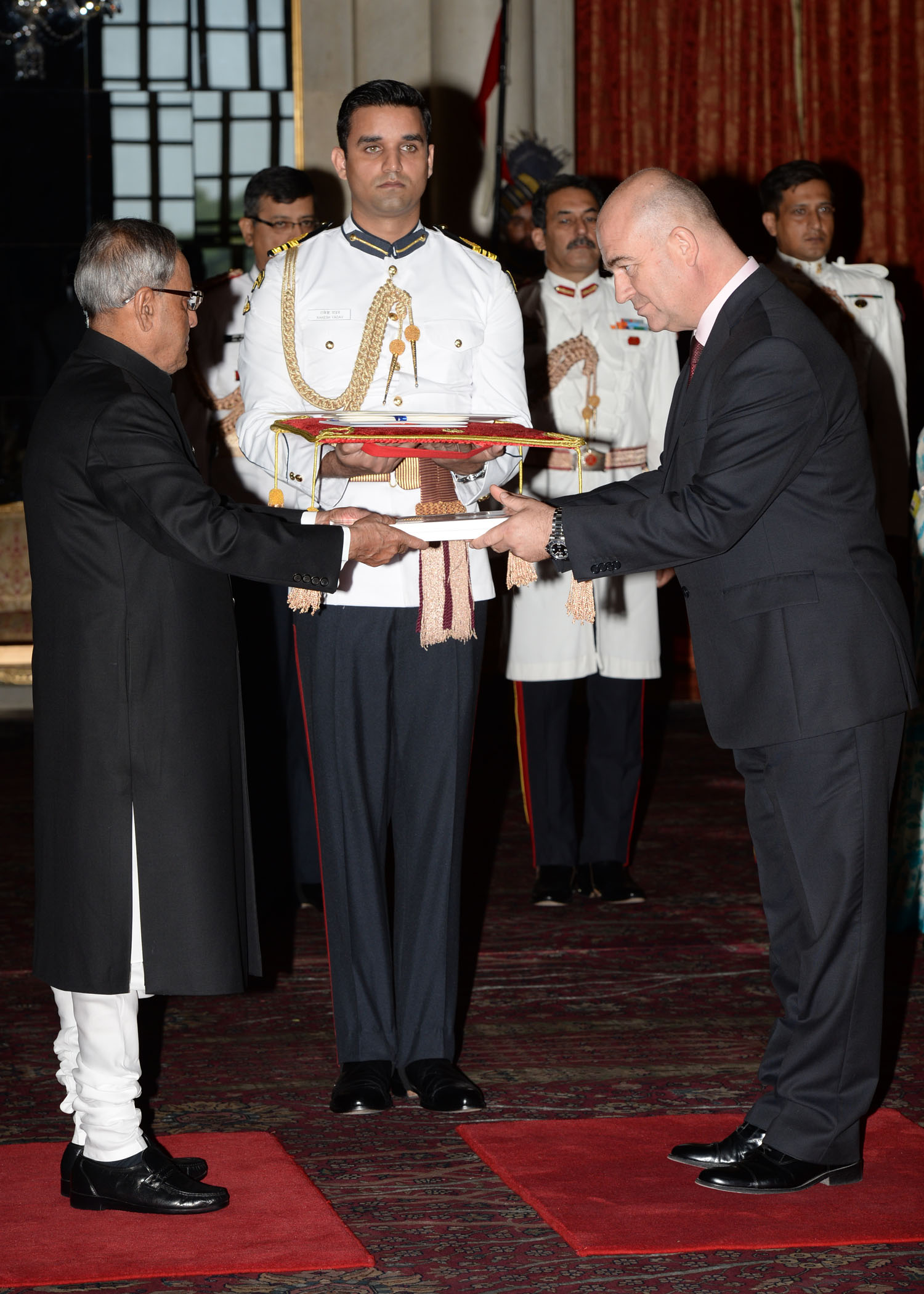 The Ambassador of Croatia, His Excellency Mr. Amir Muharemi presenting his credential to the President of India, Shri Pranab Mukherjee at Rashtrapati Bhavan on September 25, 2014. 