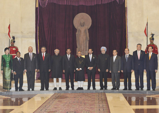 The President of India, Shri Pranab Mukherjee with the Heads of State/Government with spouse who attended the ASEAN-India Special Commemorative Summit at Rashtrapati Bhavan in New Delhi on December 20, 2012.