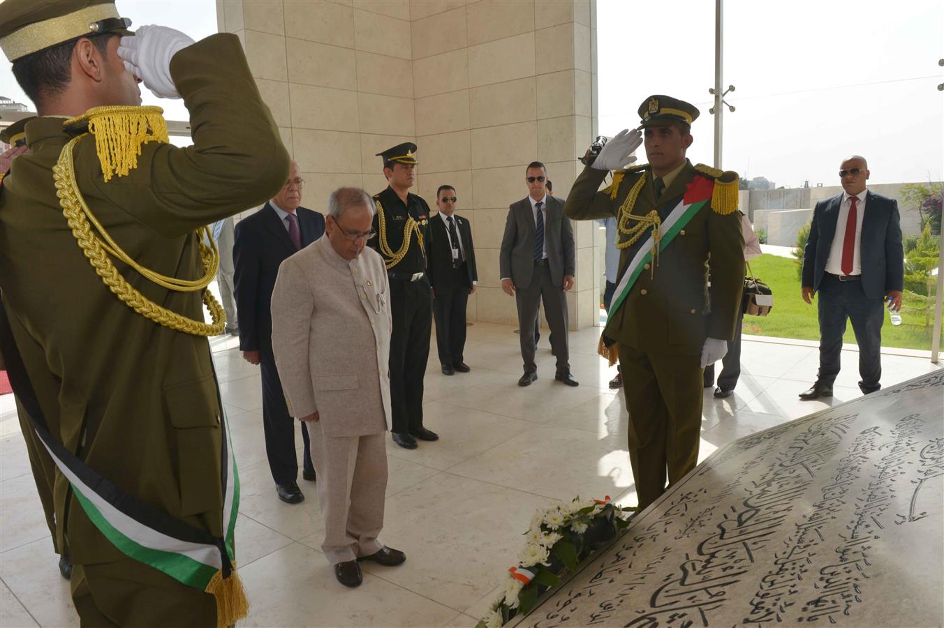 The President of India, Shri Pranab Mukherjee laying a wreath at the Memorial of Late President Yasser Arafat at Ramallah in Palestine on October 12, 2015.