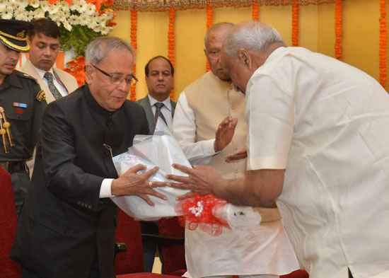 The President of India, Shri Pranab Mukherjee, the Governor of Tamil Nadu, Dr. K. Rosaiah and the Chancellor of the SRM University, Dr T.R. Pachamuthu at the Convocation of SRM Univeristy at Chennai, Tamil Nadu on December 28, 2012.