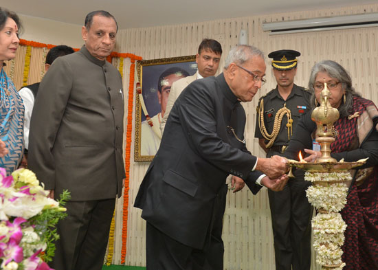 The President of India, Shri Pranab Mukherjee attending the function of Federation of Andhra Pradesh Chambers of Commerce and Industry (FAPCCI) at Hyderabad in Andhra Pradesh on December 28,2012. Also seen is the Governor of Andhra Pradesh, Shri E.S.L. Na