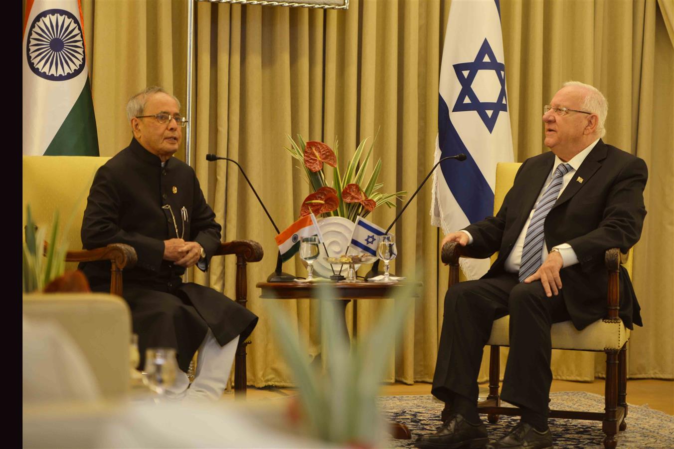 The President of India, Shri Pranab Mukherjee meeting the President of Israel H.E. Mr. Reuven Rivlin at Rashtrapati Bhavan, Jerusalem in Israel on October 14, 2015.