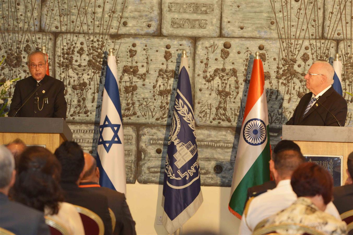 The President of India, Shri Pranab Mukherjee and the President of Israel, Reuven Rivlin making joint remarks at Rashtrapati Bhavan in Jerusalem, Israel on October 14, 2015.