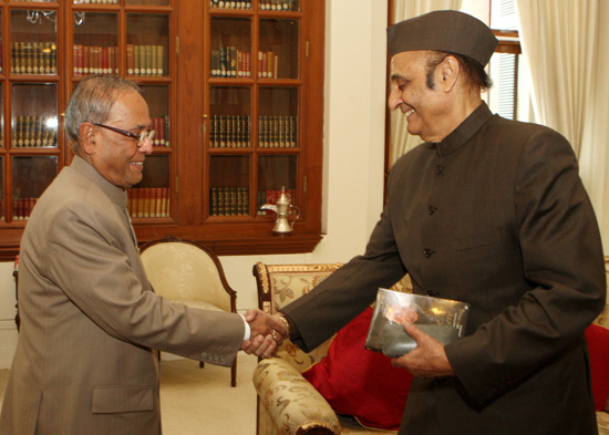 The Member of Parliament Dr. Karan Singh calling on the President of India, Shri Pranab Mukherjee on August 10, 2012.