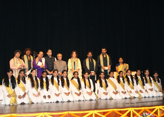 The President of India, Shri Pranab Mukherjee with the artistes who performed at the Flute Recital in the Auditorium of Rashtrapati Bhavan on August 12, 2012.