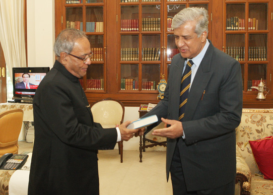 Dr. KK Paul, Member UPSC, calling on the President of India, Shri Pranab Mukherjee at Rashtrapati Bhavan in New Delhi on August 18, 2012.