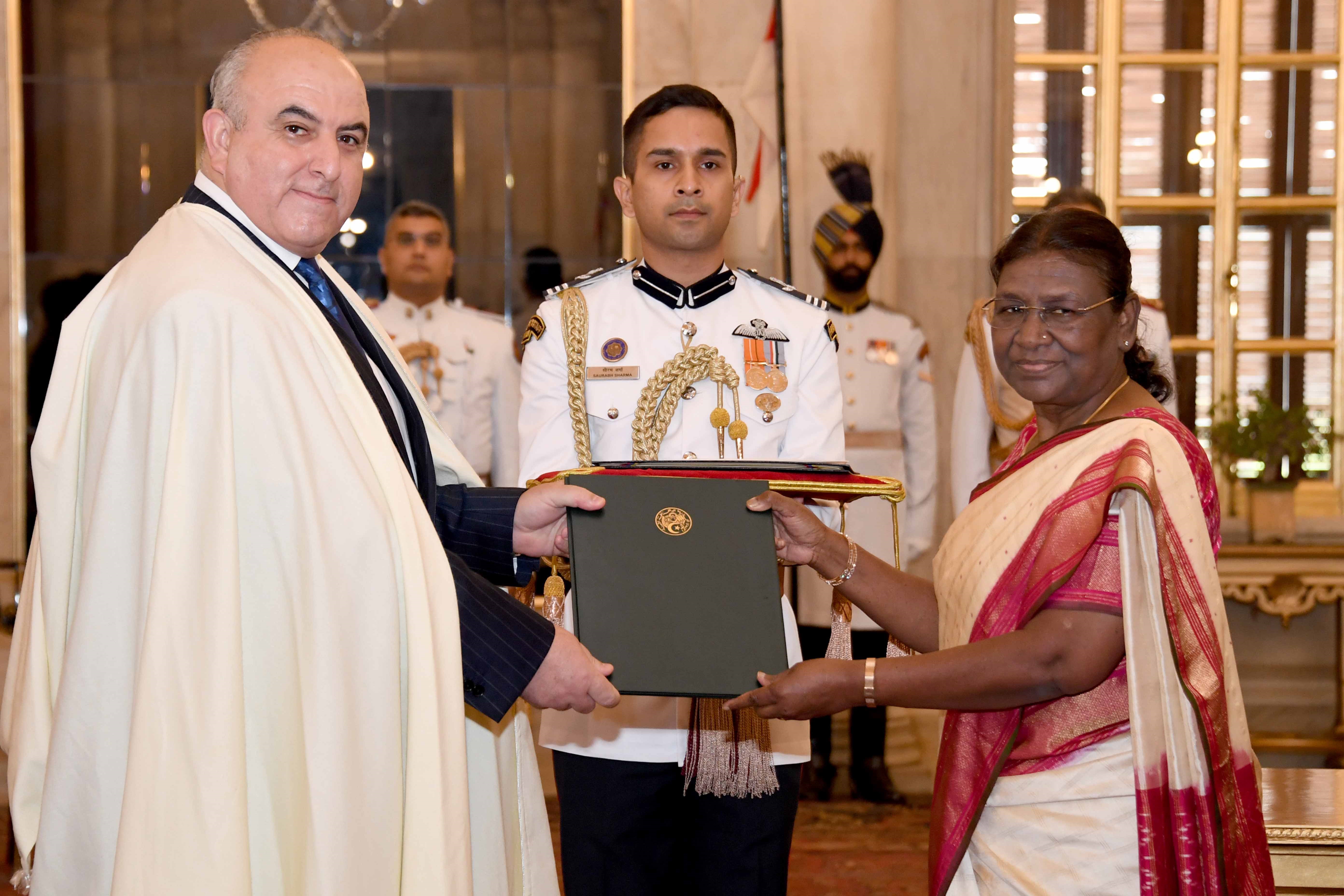 H.E. Mr Ali Achoui, Ambassador of the People’s Democratic Republic of Algeria presenting credentials to the President of India, Smt Droupadi Murmu at Rashtrapati Bhavan on August 21, 2023.
