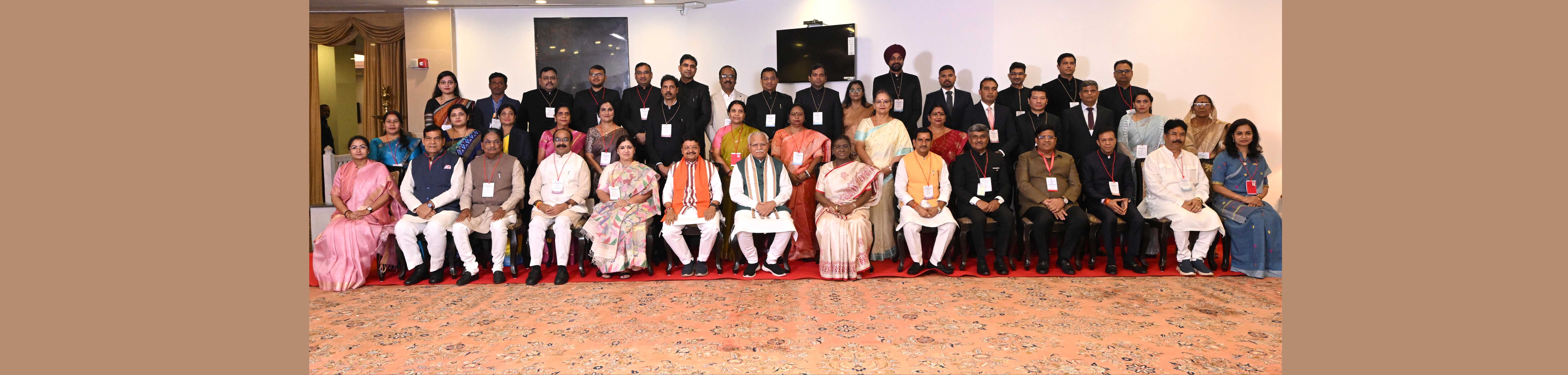 17 जुलाई, 2025 को नई दिल्ली में आवासन और शहरी कार्य मंत्रालय द्वारा आयोजित एक समारोह में स्वच्छ सर्वेक्षण पुरस्कार प्रदान करने के अवसर पर भारत की राष्ट्रपति, श्रीमती द्रौपदी मुर्मु।